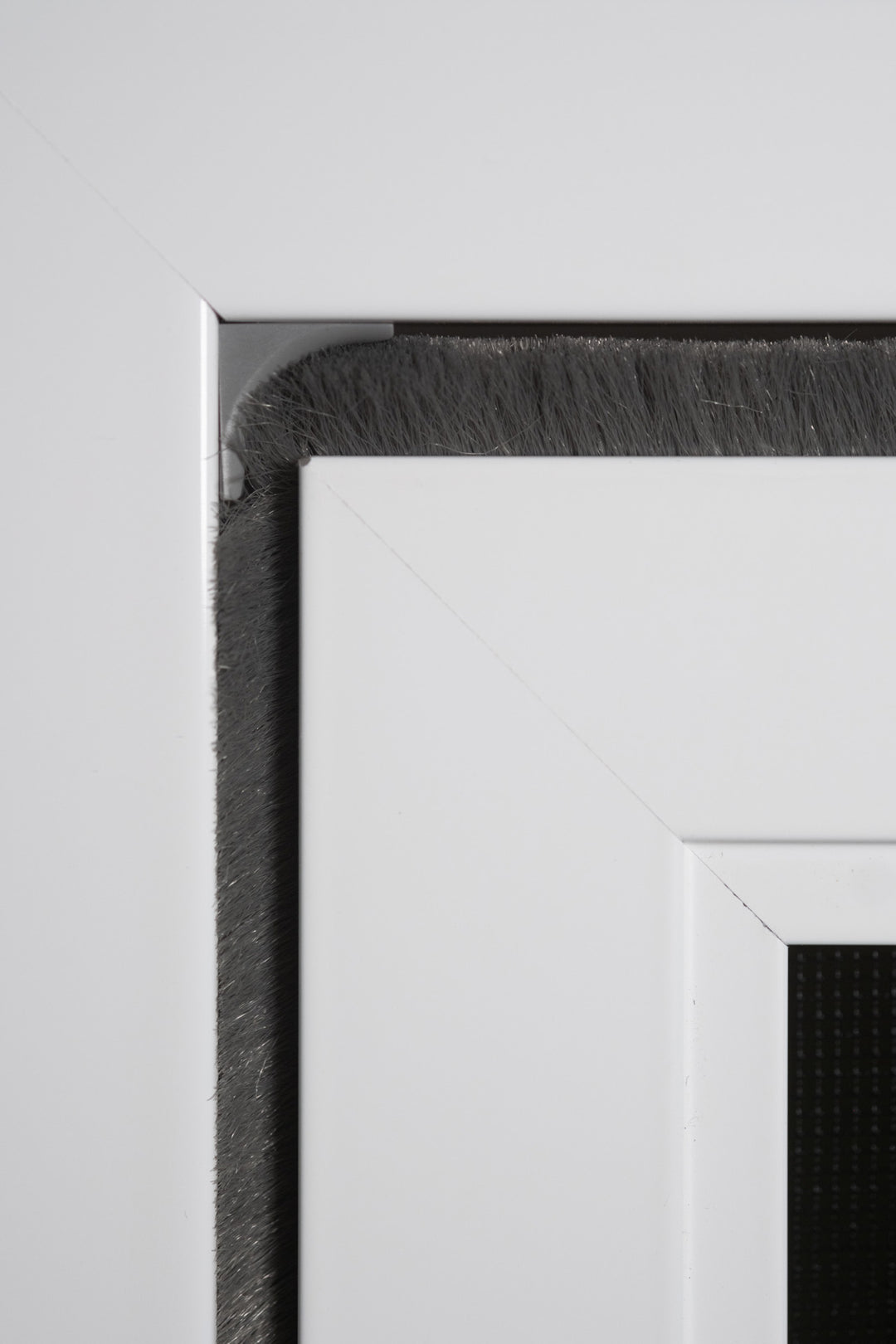 Neher Insektenschutz-Pendeltür PT 2/5, Montage mit und ohne Bohren, einfach Installation, für Balkon und Terrasse, Transpatec-Gewebe, umlaufende Bürstendichtung, malgefertigt bei Insektenbleibendraussen.de