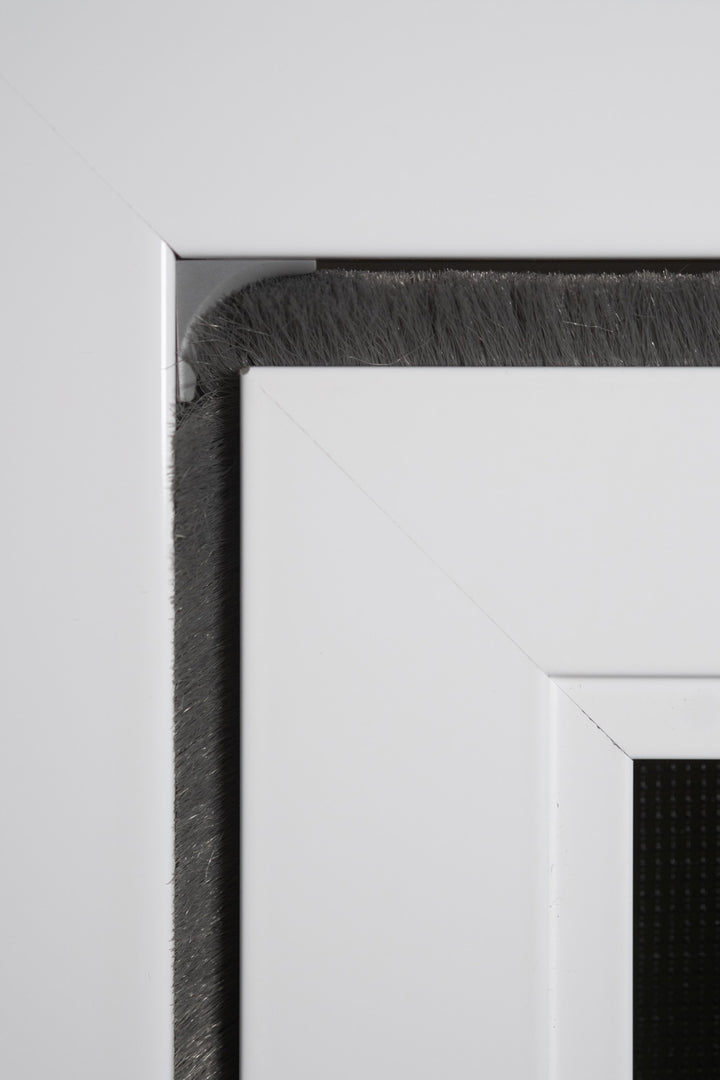 Neher Insektenschutz-Pendeltür PT 2/5, Montage mit und ohne Bohren, einfach Installation, für Balkon und Terrasse, Transpatec-Gewebe, umlaufende Bürstendichtung, malgefertigt bei Insektenbleibendraussen.de