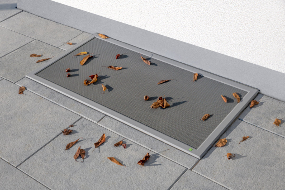 Lichtschachtabdeckung LiSA 1/2 mit 3-seitiger Auflage und Wandanschluss von Neher, maßgefertigt, online bei Insekten bleiben draussen