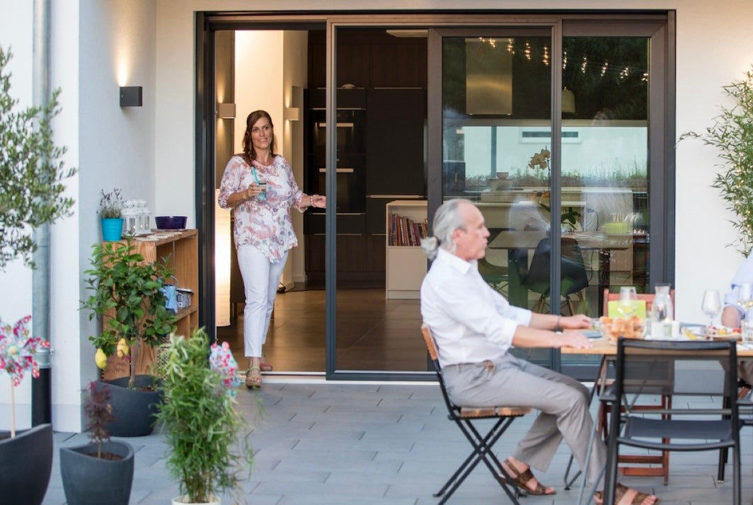 Fliegengitter-Terrassentür für Rollladen mit und ohne Bohren