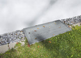 Lichtschachtabdeckung LiSA 1/2 von Neher, 3-seitige Auflage mit Wandanschluss, Robustec-Gewebe begehbar, online bei Insektenbleibendraussen.de