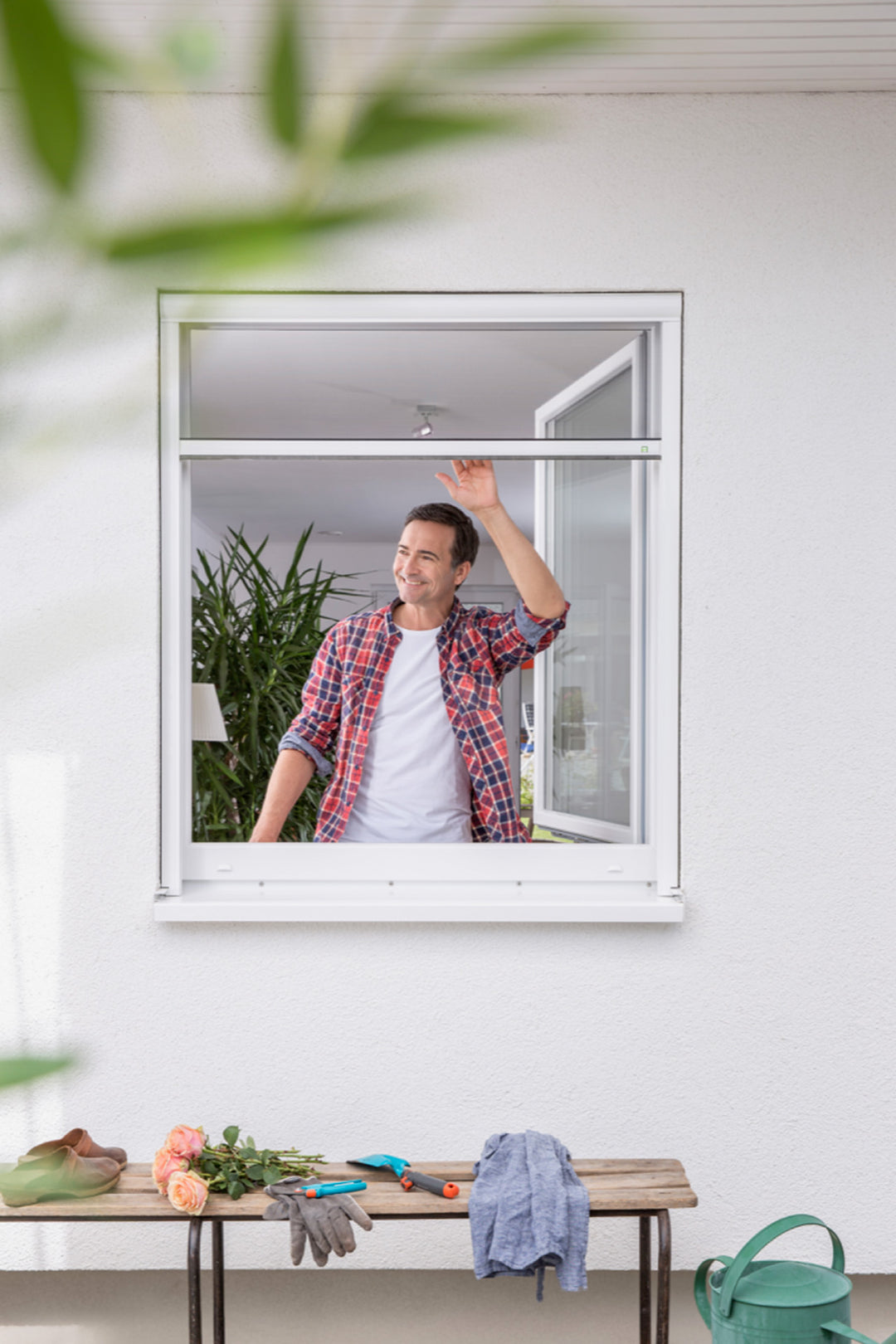 Fliegengitter-Rollo RO4/2 mit Abdichtung zum ebenen Boden oder zur Fensterbank von Neher, flexibel, maßgefertigt online bestellen beim Fachhändler Insekten bleiben draussen