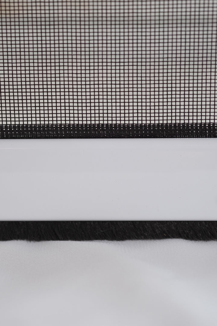 Neher Mückengitter-Rollo RO4.2 mit Abdichtung zum ebenen Boden oder zur Fensterbank, maßgefertigt, Bürstendichtung, Online-Shop Insektenbleibendraussen.de